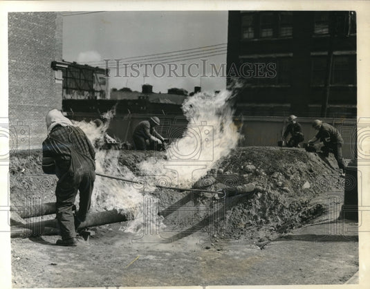 1942 Press Photo Workers Plugging "Bombed" Gas Main in Brooklyn, NY - Historic Images