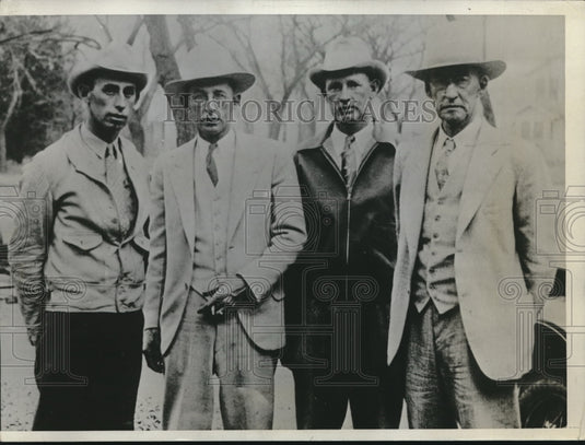 1933 Press Photo Brothers & Father of Murdered Man in Wichita Looking for Killer - Historic Images