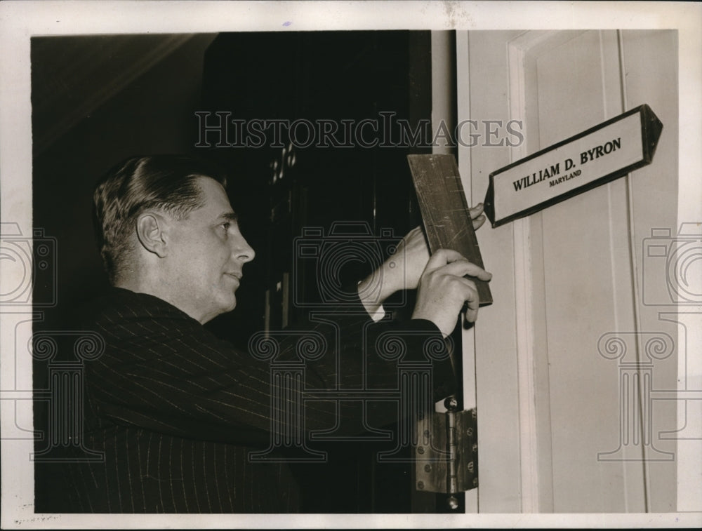 1938 Press Photo Representative William Byron (D-MD) Putting Name on Door - Historic Images