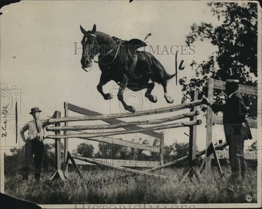 1922 Whiskey over the bar - Historic Images