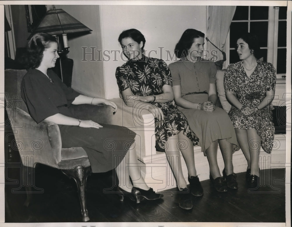 1938 Several scholars at Radcliffe college on scholarship - Historic Images