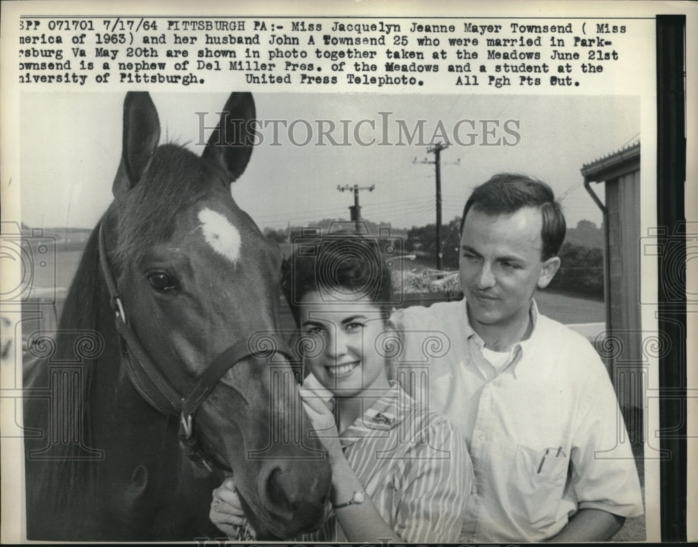 1964 Press Photo Jacquelyn Jeanne Mayer Townsend, Miss America 1963 with Husband - Historic Images