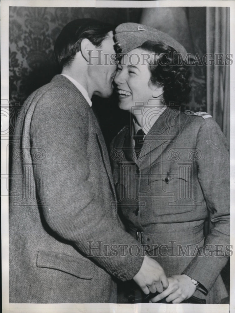 1950 Press Photo Unit Commander Doreen Pennell of Jr Women's Air Corps & fiance - Historic Images