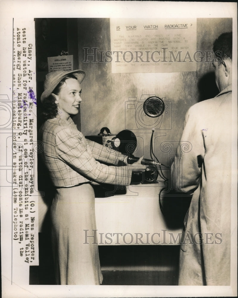 1951 Press Photo Mrs Margaret Taylor News Reporter at Atomic Energy Show - Historic Images