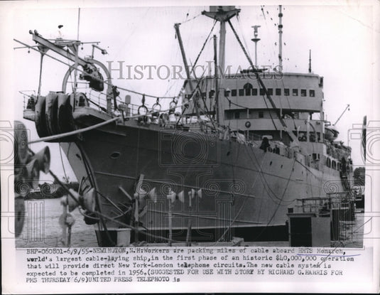 1955 Press Photo Workers Packing Cable Aboard HMTS Monarch - Historic Images