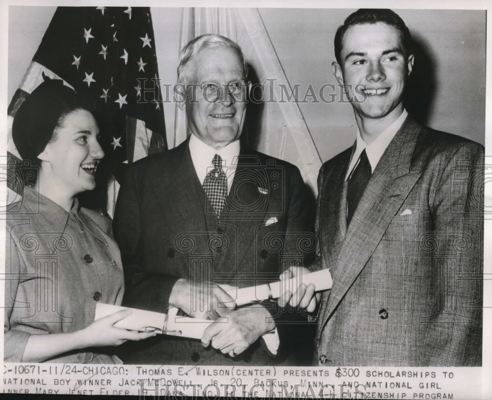 1950 Press Photo Thomas Wilson Presents $300 Scholarships - Historic Images