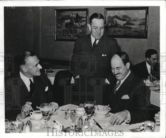 1940 Press Photo 3 Studebaker men at ,luncheon during the Fortify For Forty meet - Historic Images