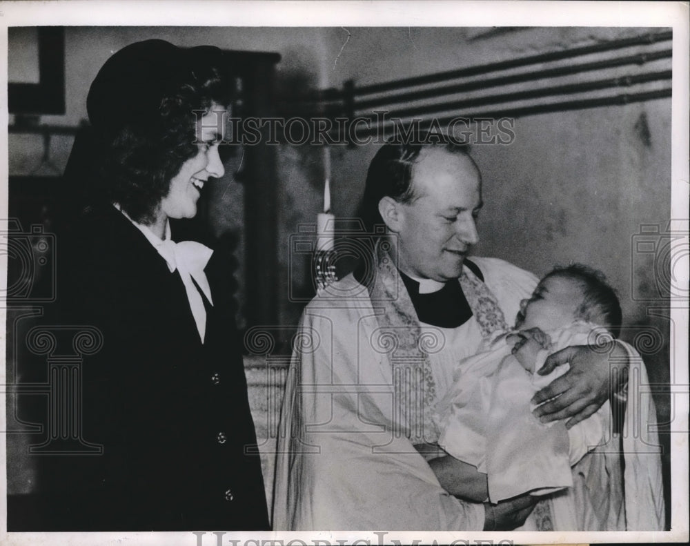 1948 British war bride W.A. Bryant take baby England for christening - Historic Images