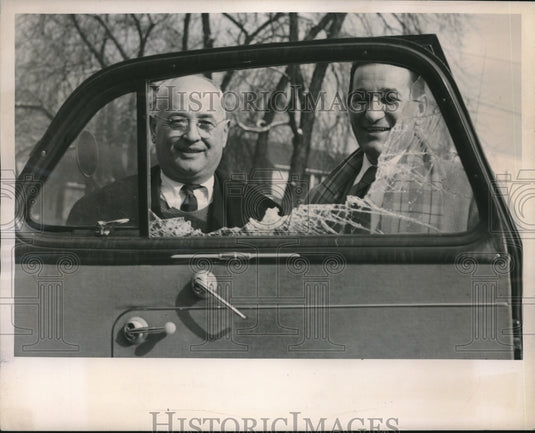 1948 Bank holdup victims John Biris & Louis Filip jr look at window - Historic Images