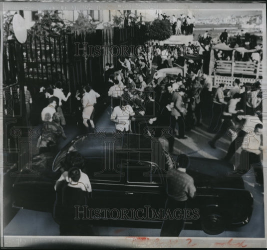 1958 Press Photo Mob forces in Algiers took over French Govt HQ building - Historic Images