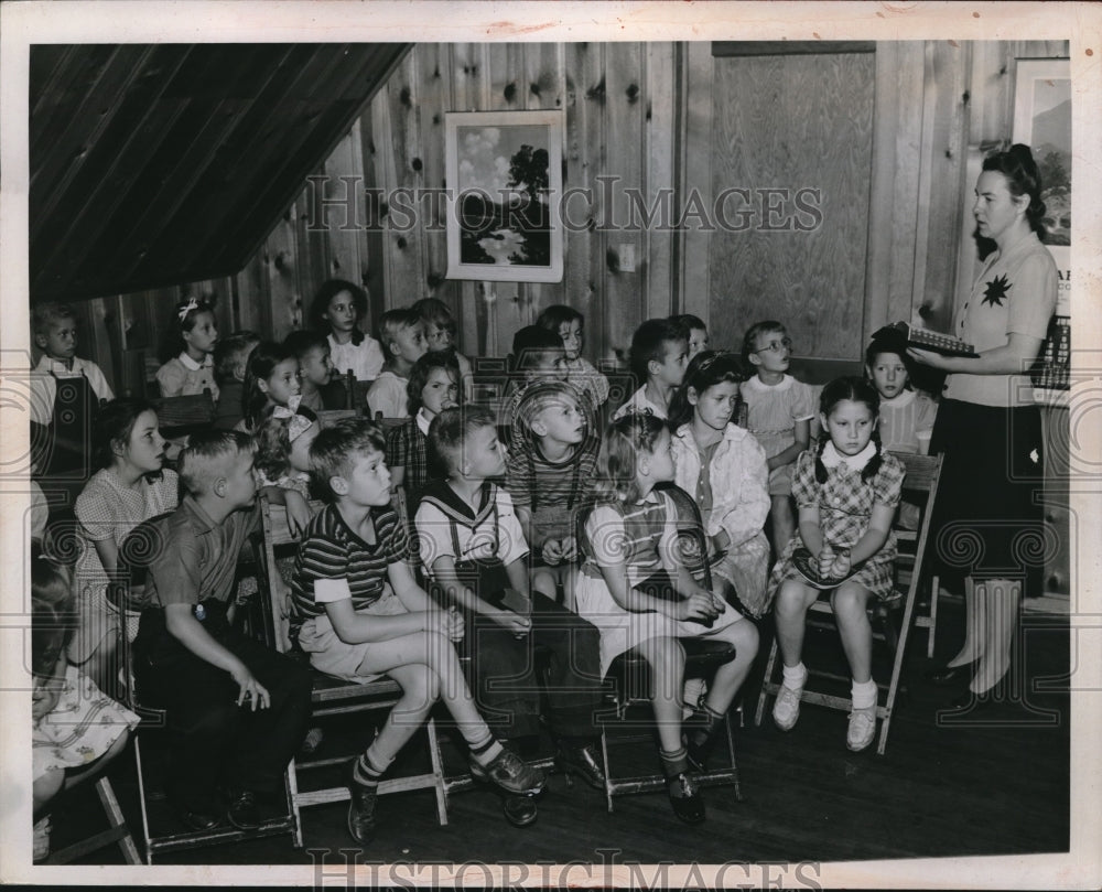 1944 Press Photo Children Attending Bible School at Mayfield Heights Town Hall - Historic Images