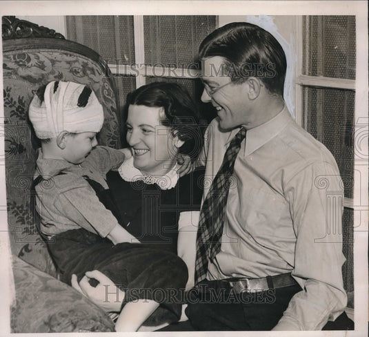 1938 Arthur Brady Age 3 Fell Into Hudson River & Parents - Historic Images