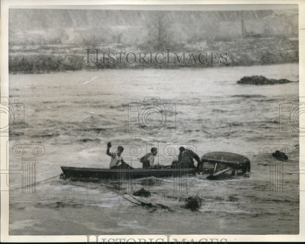 1937 Canada Flooding poeple in boat - Historic Images