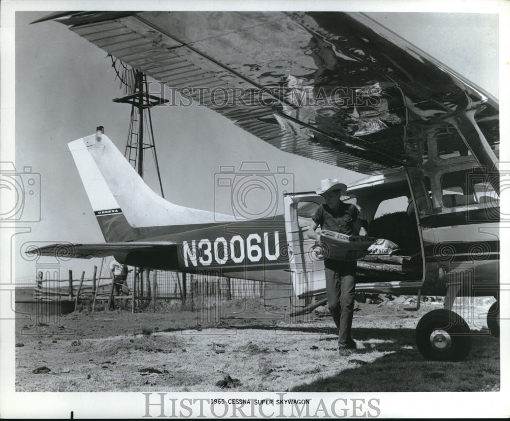 1965 Press Photo 1965 Cessna Skywagon - Historic Images