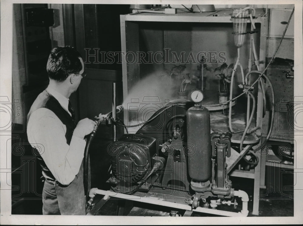 1942 Spraying Plants in the new Du Pont Control Lab - Historic Images