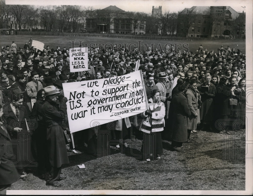 1936 Press Photo Students in a Mass Meeting at Northwestern University - Historic Images