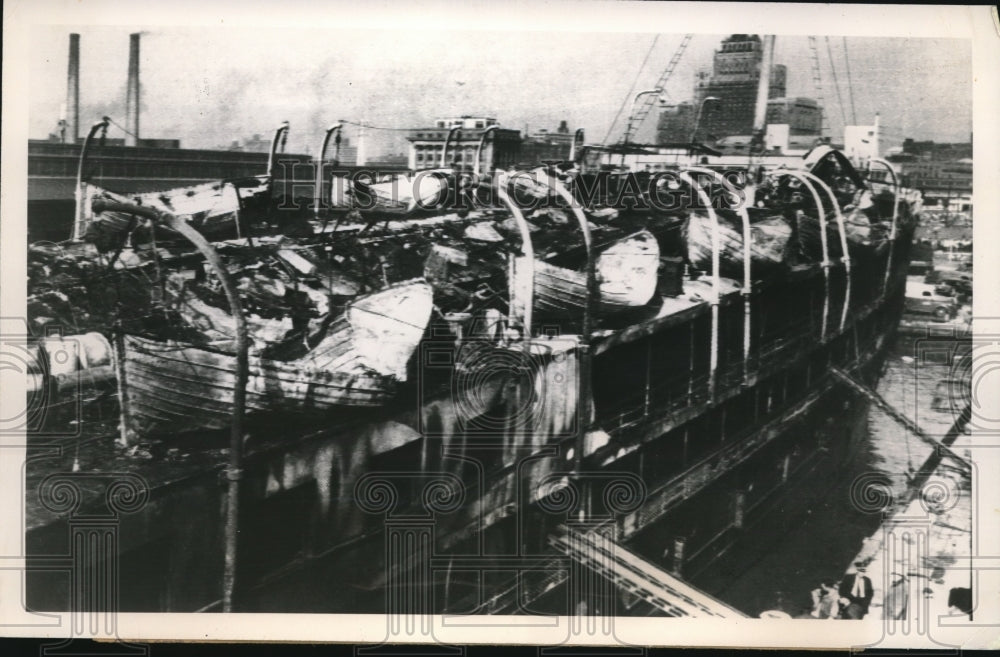 1949 Press Photo Unused life boats of fire-gutted cruise vessel SS Nornonic - Historic Images