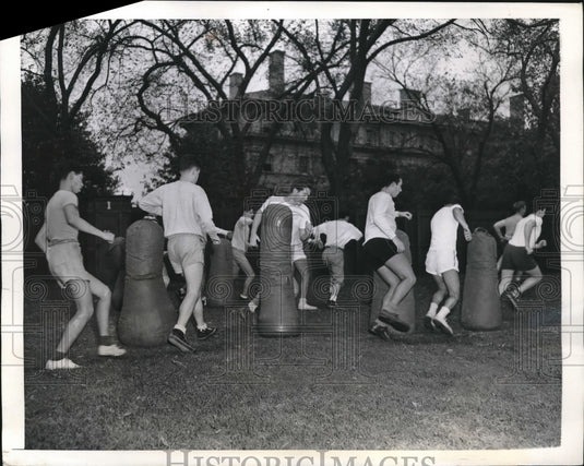 1942 Press Photo New York University's Ranger Corps during workout at Ohio Field - Historic Images