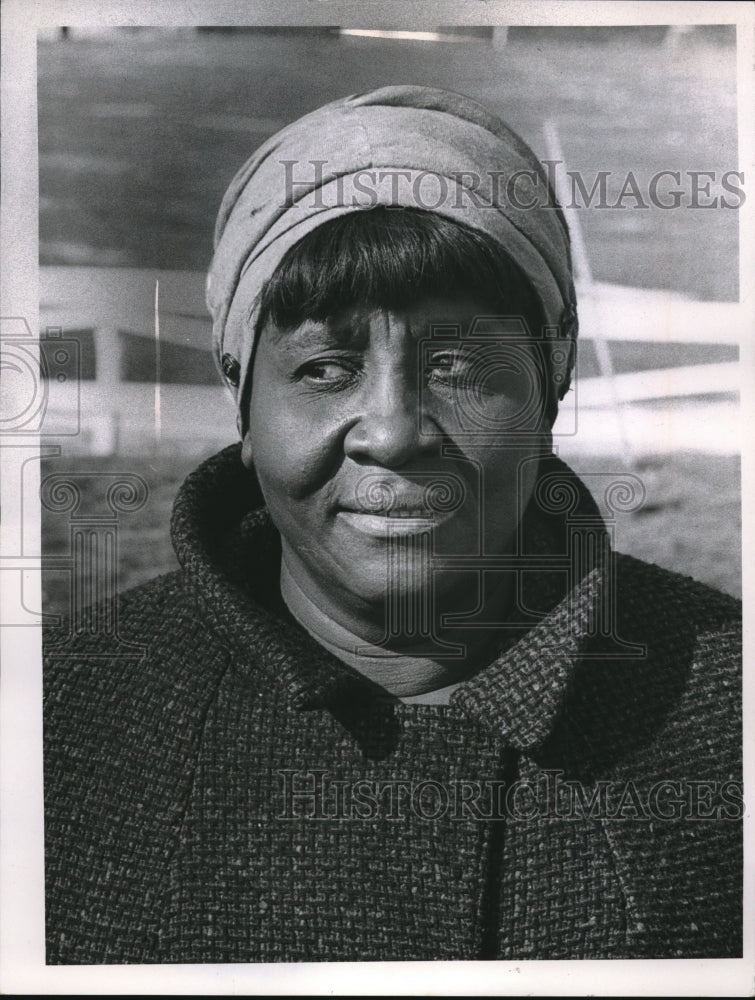 1967 Press Photo Elderly Woman Cook Patient at Sunny Acre Hospital Looks Amused - Historic Images