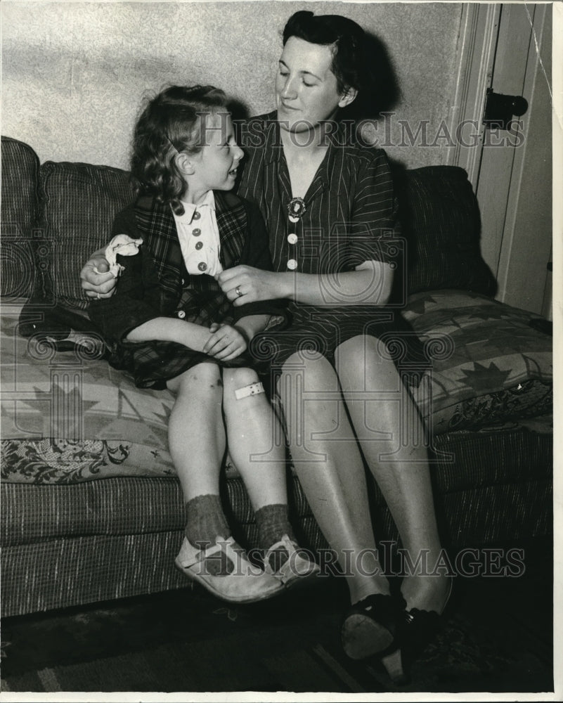 1942 Mrs. Harry Woods Hopes to Recover Kidnapped Baby Barbara Ann - Historic Images