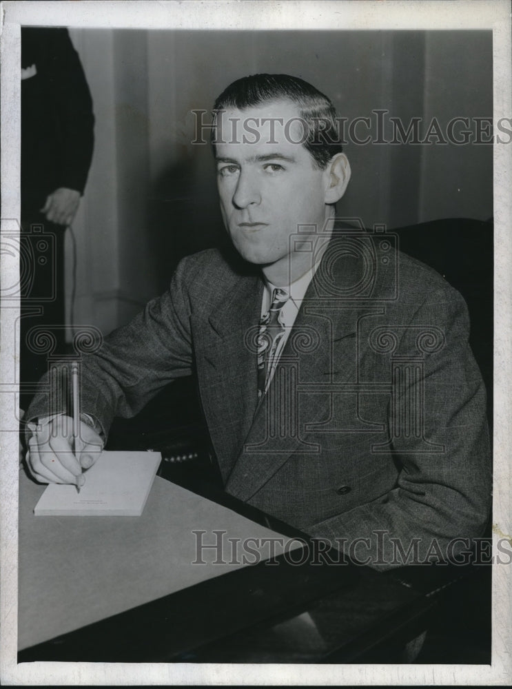 1935 Press Photo Matthew Connelly Secretary to President Harry Truman Takes Note - Historic Images