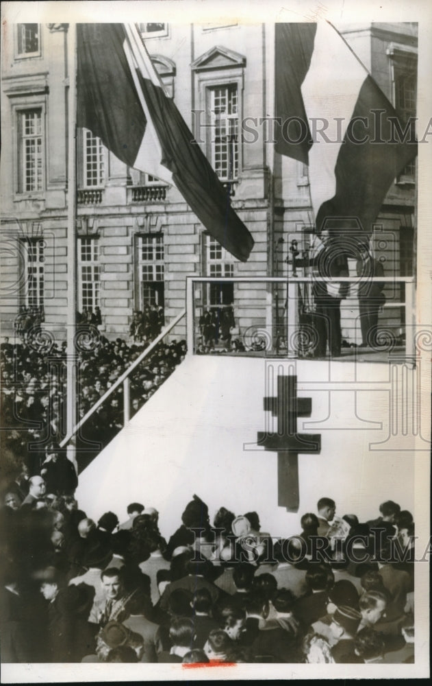 1948 Charles DeGaulle Speaks to Political Rally in Compaigne France - Historic Images