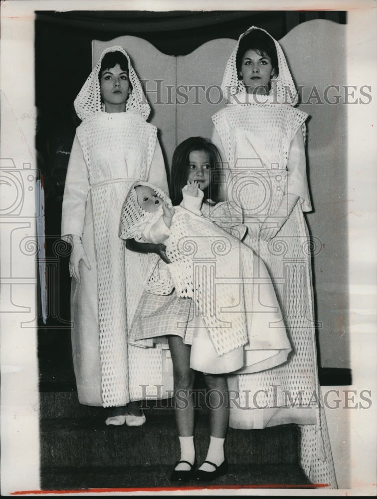 1961 Press Photo Costume Parisian Couturier Jacques Esterel - Historic Images