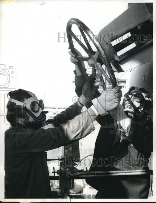 1972 Press Photo Porto Marghere italy Busy Planet workers - Historic Images