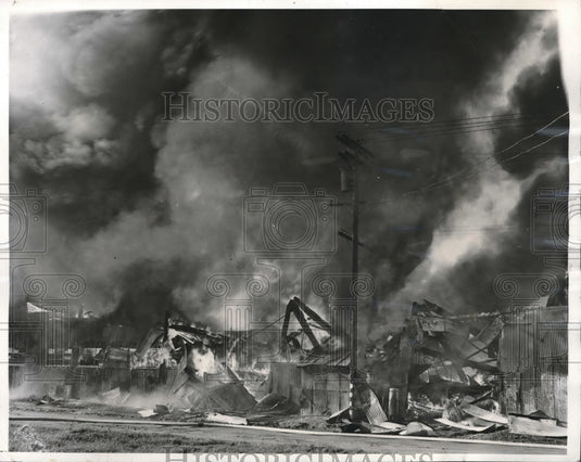 1941 Press Photo Fire Destroys Merit Water Heater Company in Compton - Historic Images
