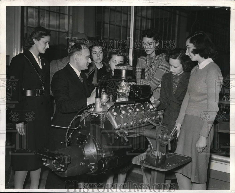 1941 Press Photo Women of Detroit Red Cross Motor Corps and Instructor Al George - Historic Images