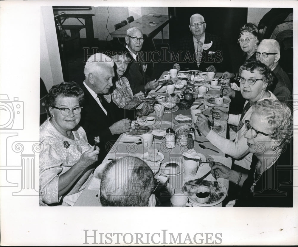 1967 At the Annual Dinner at Wickcliffe High School for Golden agers - Historic Images