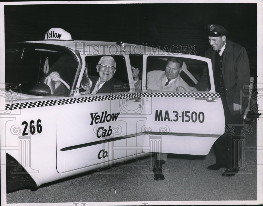 1958 Jess Smith, Frank Lane &amp; Mike Ezinski enjoying cab ride - Historic Images