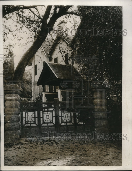 1933 Villa at Cannes that Former NY Mayor James Walker rented - Historic Images