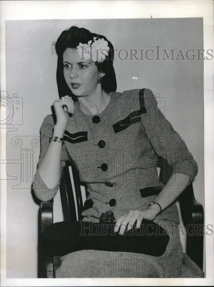 1943 Press Photo Doris June Shensky Married Two Soldiers For Their Checks - Historic Images