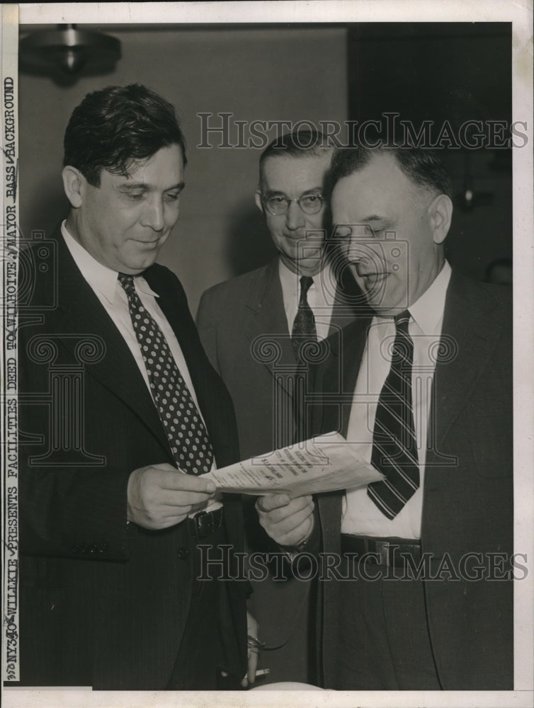 1939 Willkie Presents Facilities Deed to Wilhoite, Mayor Bass - Historic Images