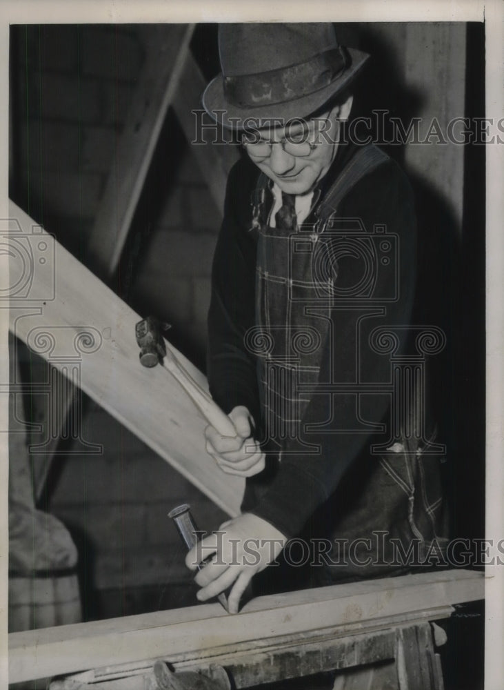 1939 Press Photo Ref Frank Brolik Works On Renovation To His Church - Historic Images