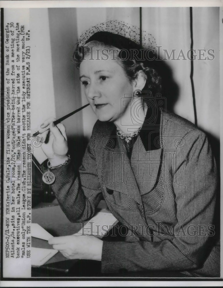 1953 Bertie Pale 1st woman VP Bank Georgia outraged barred meeting - Historic Images