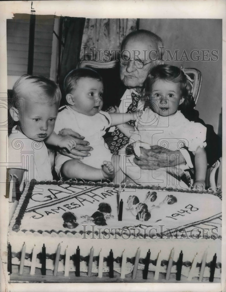 1948 James A. Hard, Oldest Vet at 107 with Great-Great-Grandchildren - Historic Images