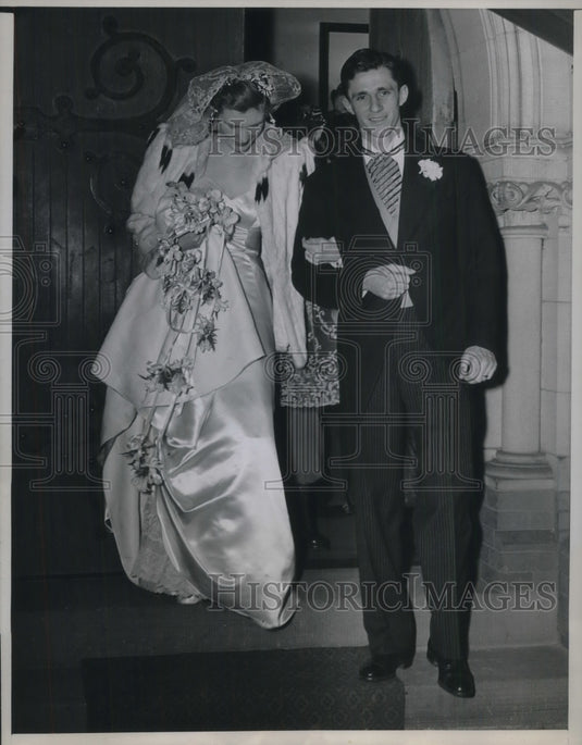 1946 Press Photo Mr George Arnold & His Bride Former Ellen Pearson Daughter Colu - Historic Images
