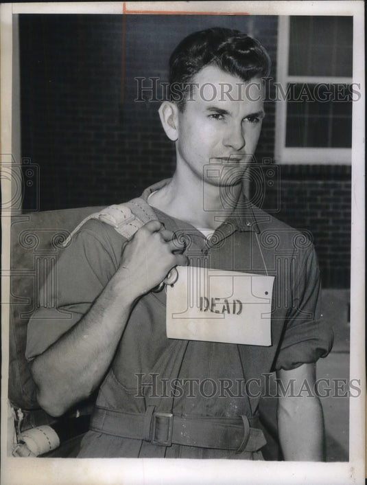 1943 Press Photo Cadet Charles Czapar Wears "Casualty Decoration" at West Point - Historic Images