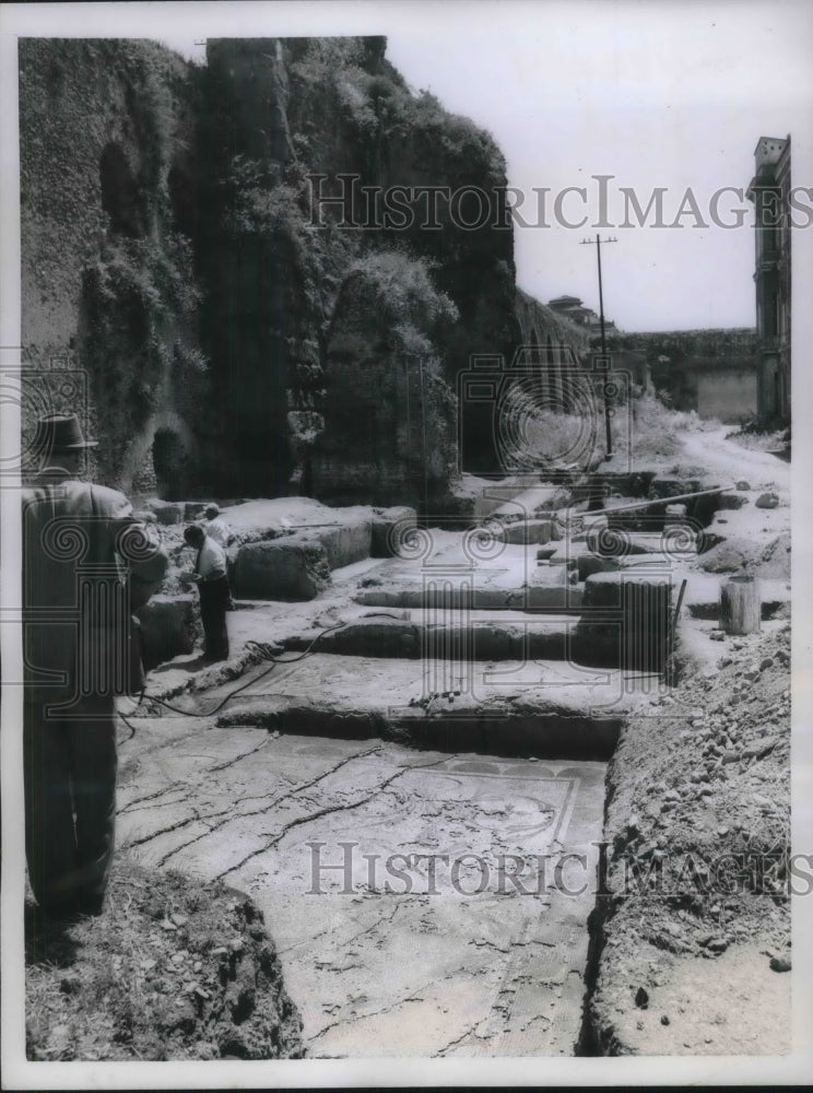 1959 Press Photo Ruins of Ancient Roman Stadium Variano Circus Emerge From Earth - Historic Images