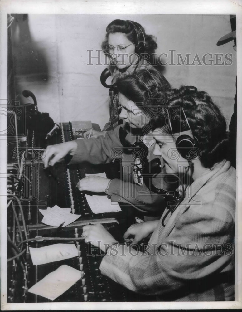1944 Press Photo Mary Welborn, Francis Francis, Grace Roubous, Port Chicago - Historic Images