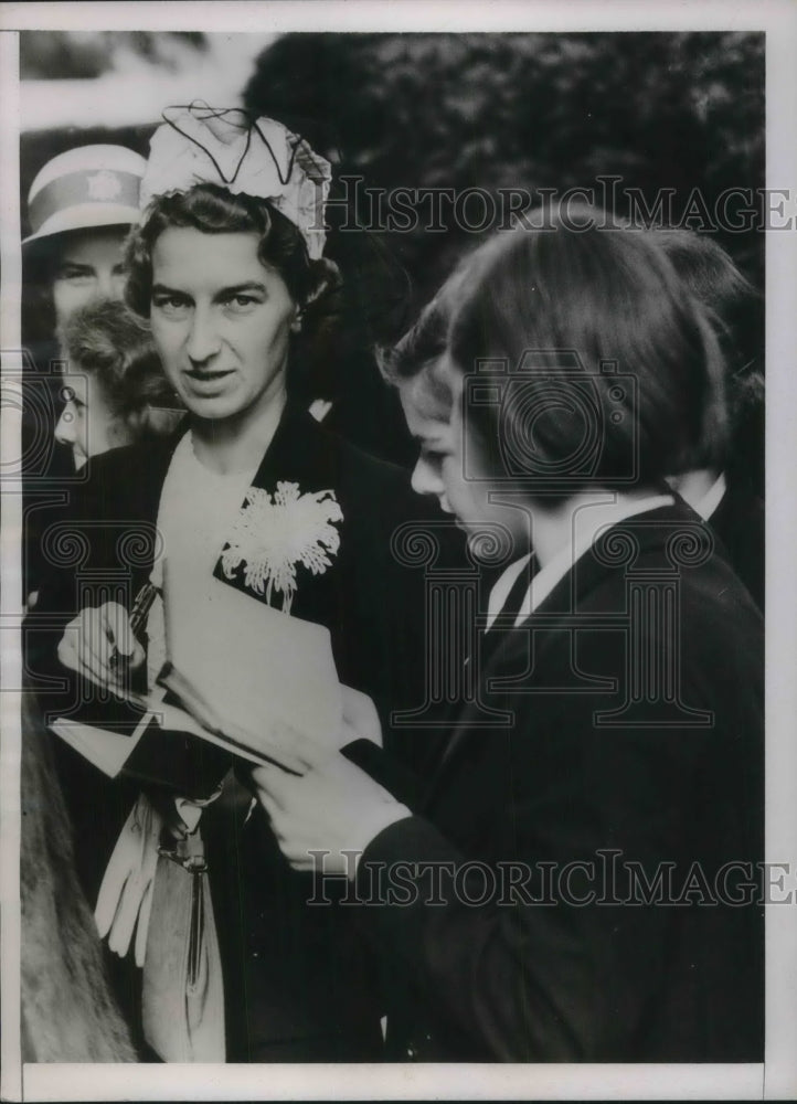 1938 Mary Hardwick English Tennis Player defeated Helen Moody - Historic Images