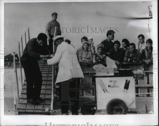 1966 Press Photo Crew of Russian scientific expedition docks Ensenada Mexico - Historic Images