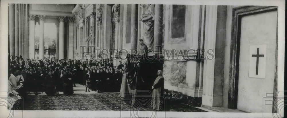 1933 Press Photo Pope Pius XI in St Paul&#39;s Cathedral declares Holy Year - Historic Images