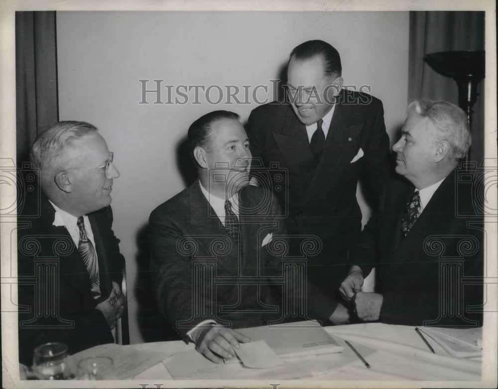 1943 Politicians at Council of State Governors in Chicago - Historic Images