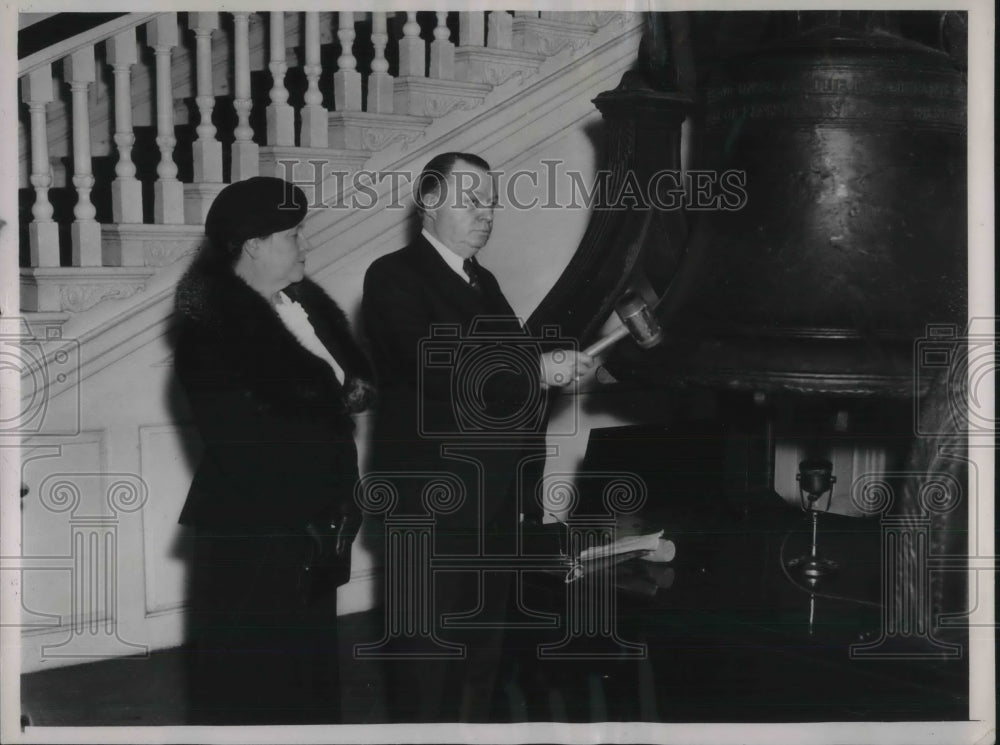 1936 Mayor and Mrs. Wilson Sounds the Liberty Bell in Philadelphia - Historic Images