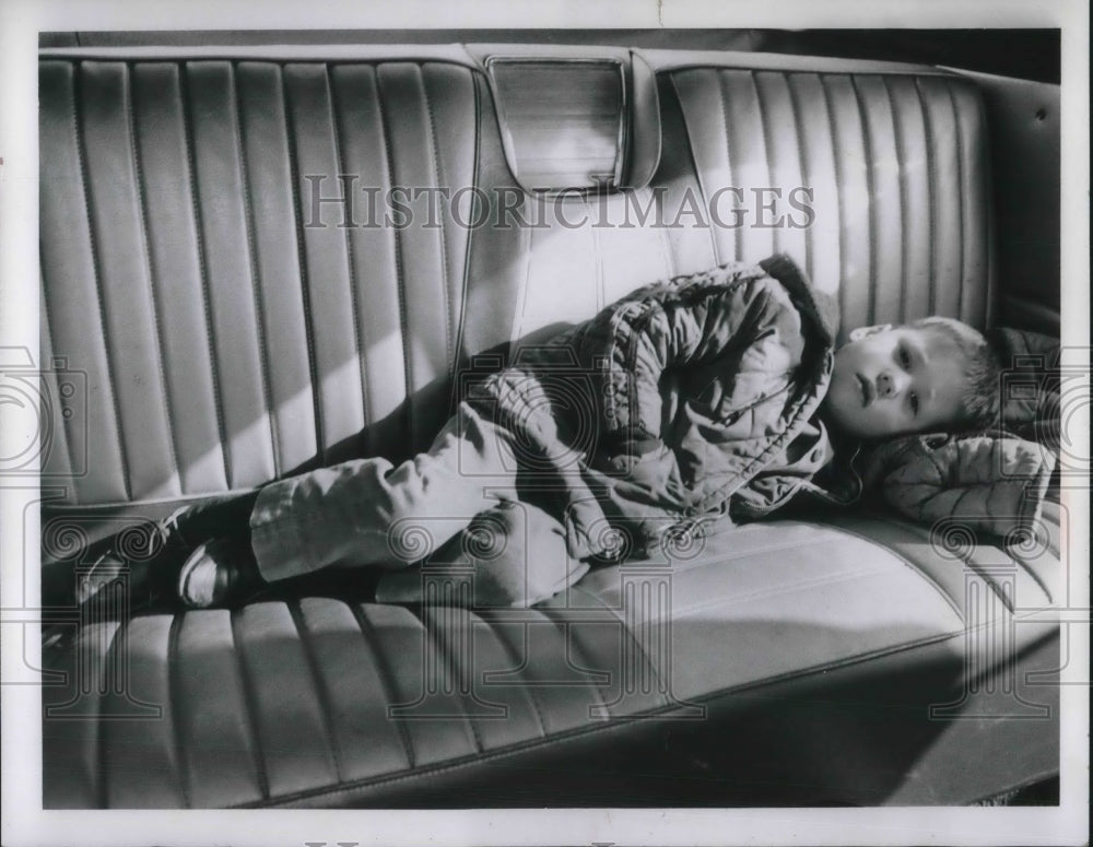 1967 Press Photo Richard Greene, 5, Laying in Car Seat - Historic Images