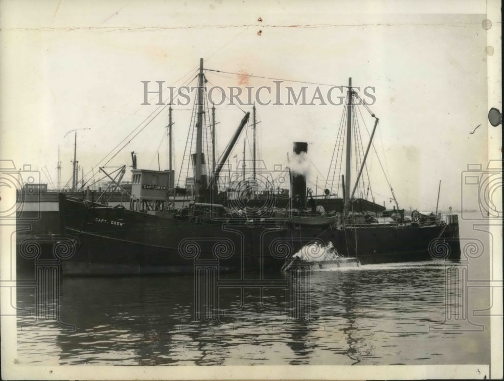 1933 Press Photo S.S. Captain Drew Prepares to Rake Ocean For Sunken Treasure - Historic Images