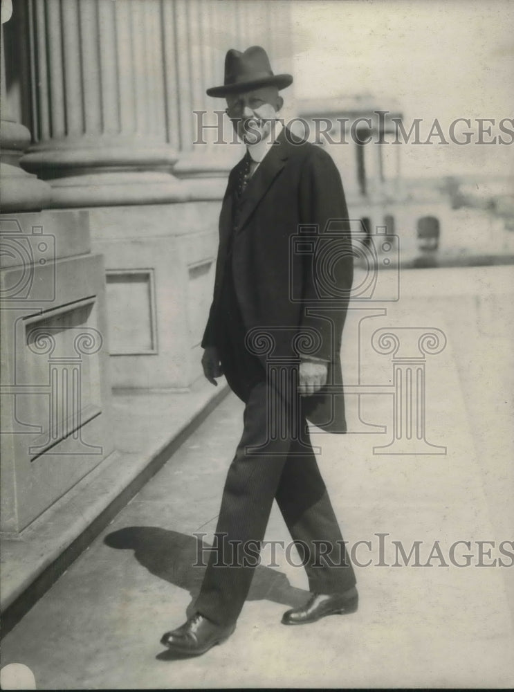 1921 Press Photo Speaker Gillette Enters Capitol Prior To Opening 67th Congress - Historic Images